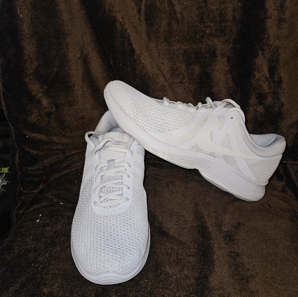 Size 9.5 - Nike Revolution 4 White
